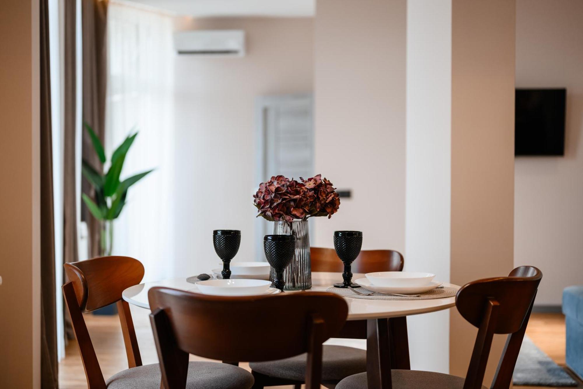 Luxury Apartments Smart House อุชโฮรอด ภายนอก รูปภาพ